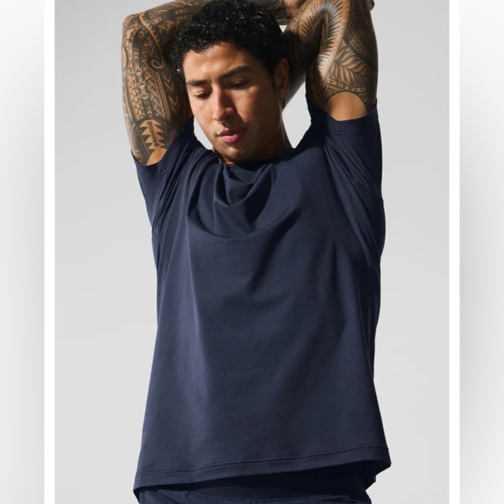 Alo Conquer Reform Crewneck Short Sleeve Navy
